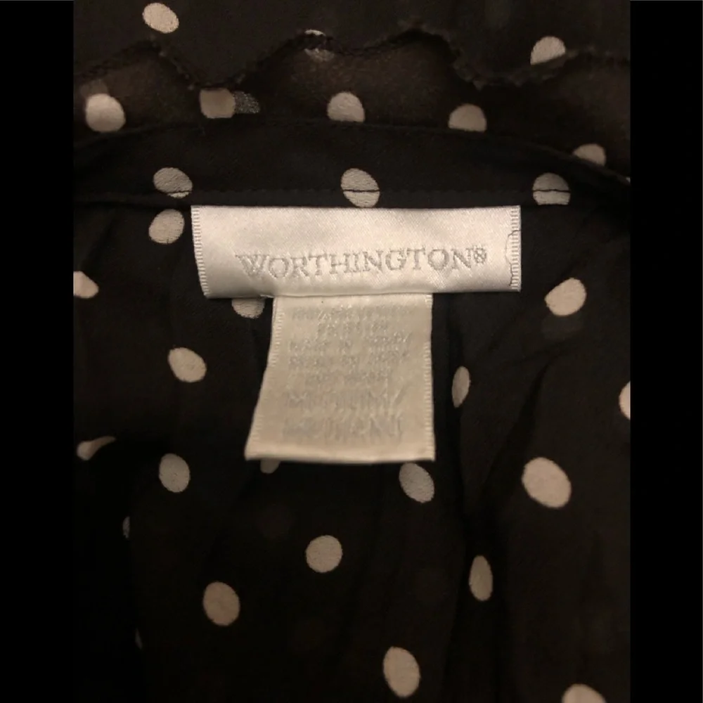 Worthington women’s sleeveless button up top - Picture 3 of 3